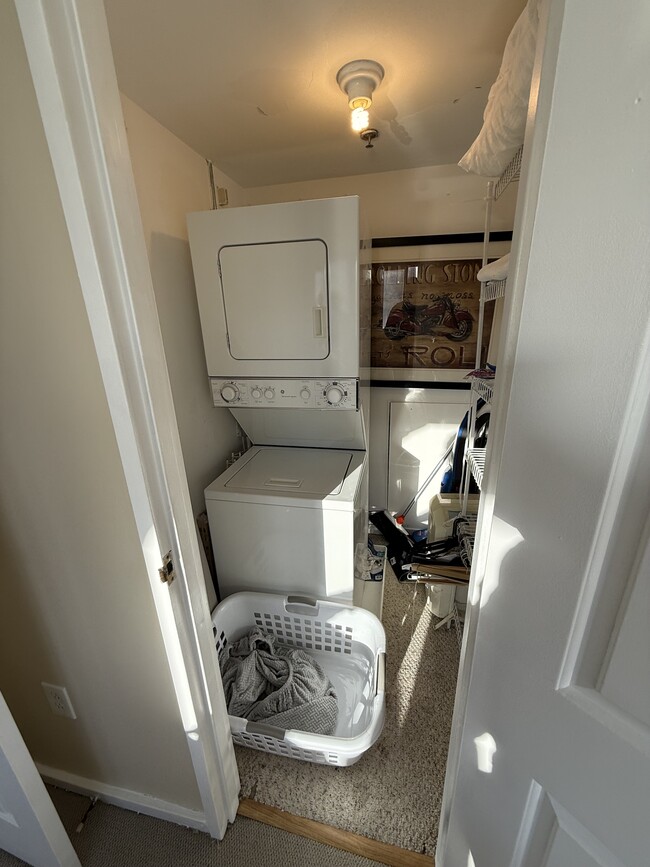 Building Photo - 127 Greyrock Pl