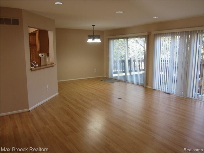 Building Photo - 4250 Breckenridge Dr