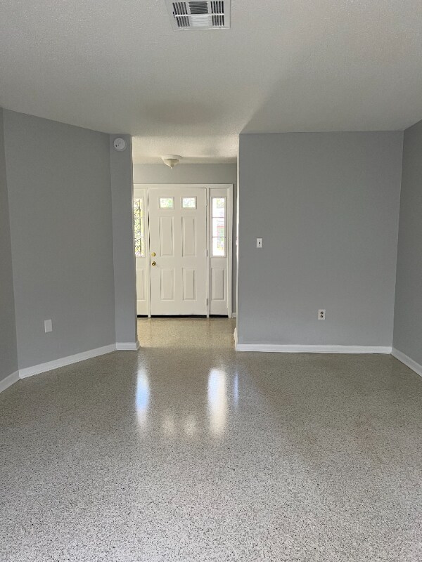 Foto del edificio - 2643 Cherrywood Ln
