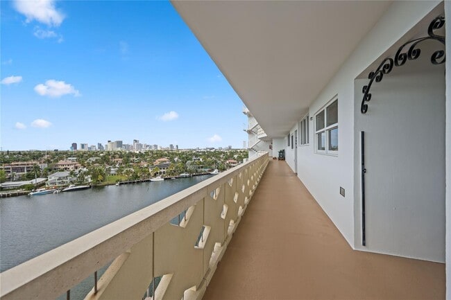 Building Photo - 333 Sunset Dr