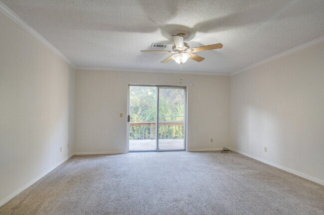 Foto del edificio - Foxborough 2BR/1.5BA Townhome – Back Deck, Available 1/5/2026- Pet Friendly!