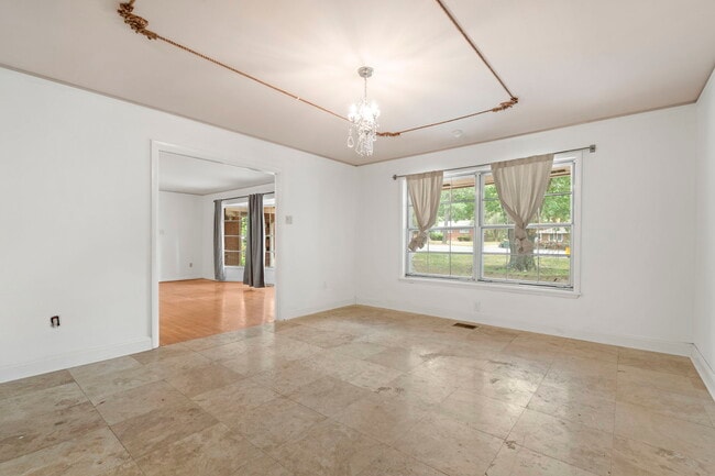 Foto del edificio - 7001 W Markham St