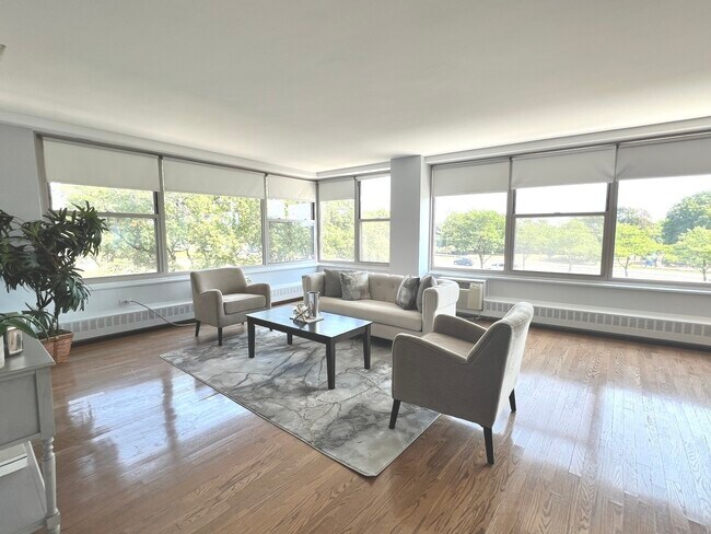 Building Photo - 3900 N Lake Shore Dr