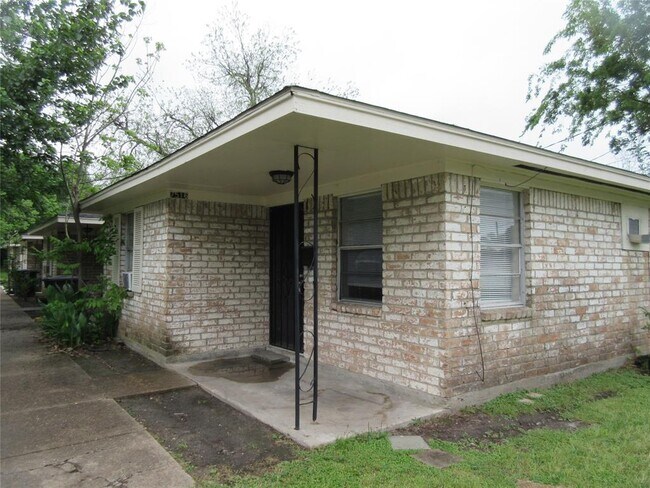 Foto del edificio - 7516 Lockwood Dr