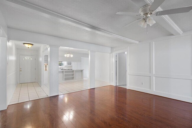 Foto del edificio - 2115 Oak Shores Dr