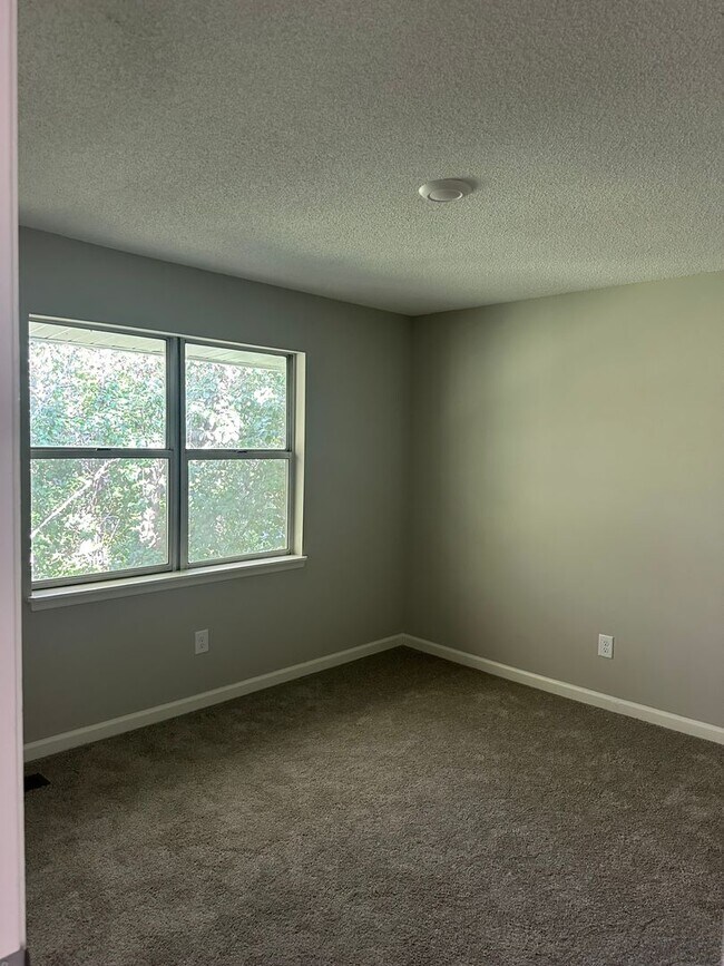 Building Photo - Welcome to Charriot Drive