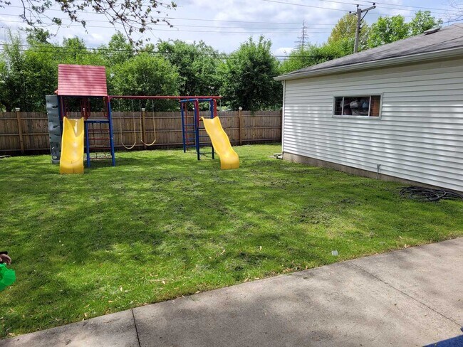 Building Photo - 346 Cherry Ln