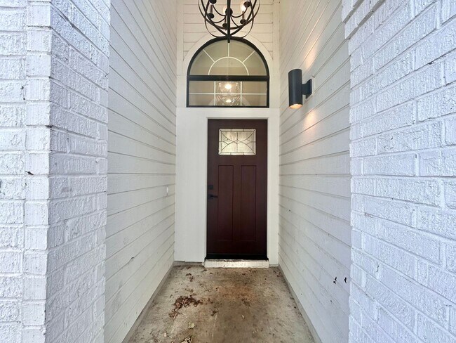 Foto del edificio - Beautiful 3/BR 2.5/BA Home with Modern Fin...