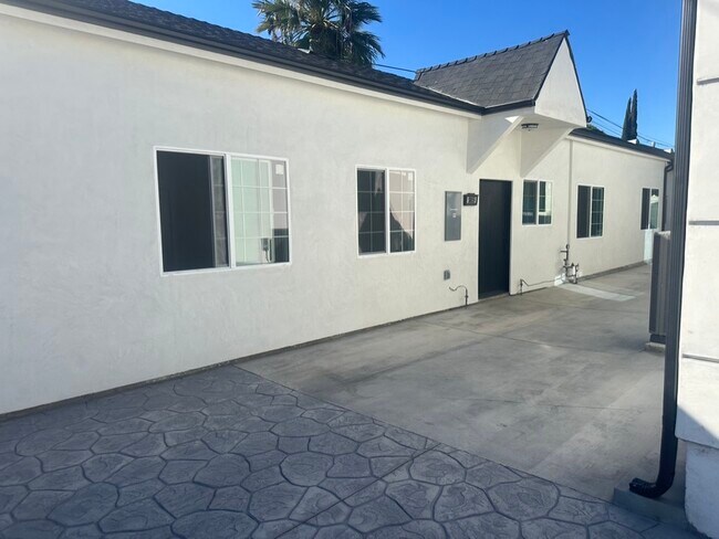 Foto del edificio - 10859 Nettleton St