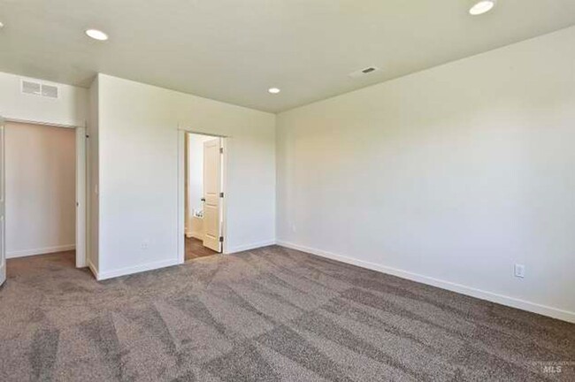 Building Photo - 3 Bedroom. 2 Bathroom House in Nampa