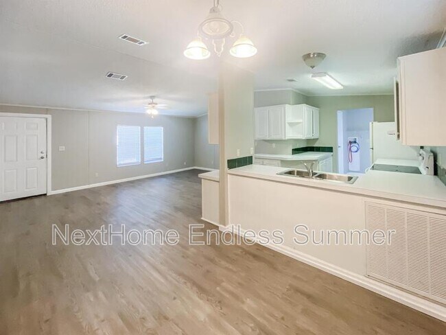Building Photo - 608 Bee Bee Dr