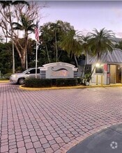 Building Photo - 9351 Fontainebleau Blvd