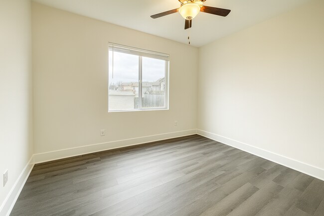 Foto del edificio - Spacious 3 Bedroom Home with Oversized Primary Suite near Webb & Pawnee