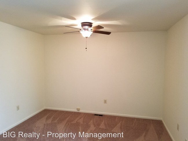 Foto del edificio - 480 Deer Run Ct