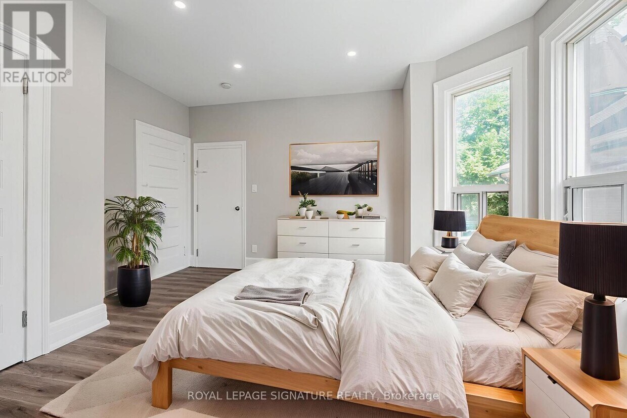Photo principale - 382-382 Palmerston Blvd