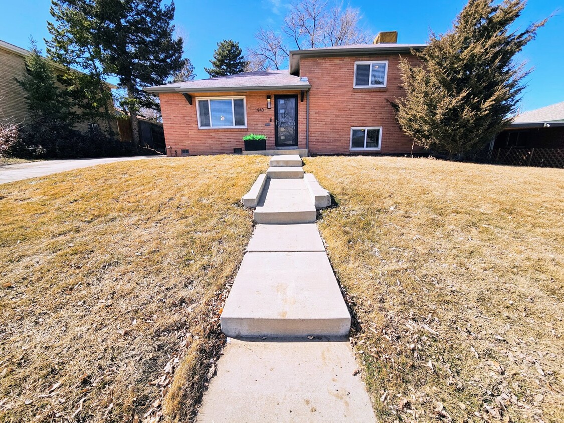 Primary Photo - "Charming 3-Bedroom Denver Home with Moder...
