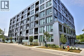 Building Photo - 690 King St W