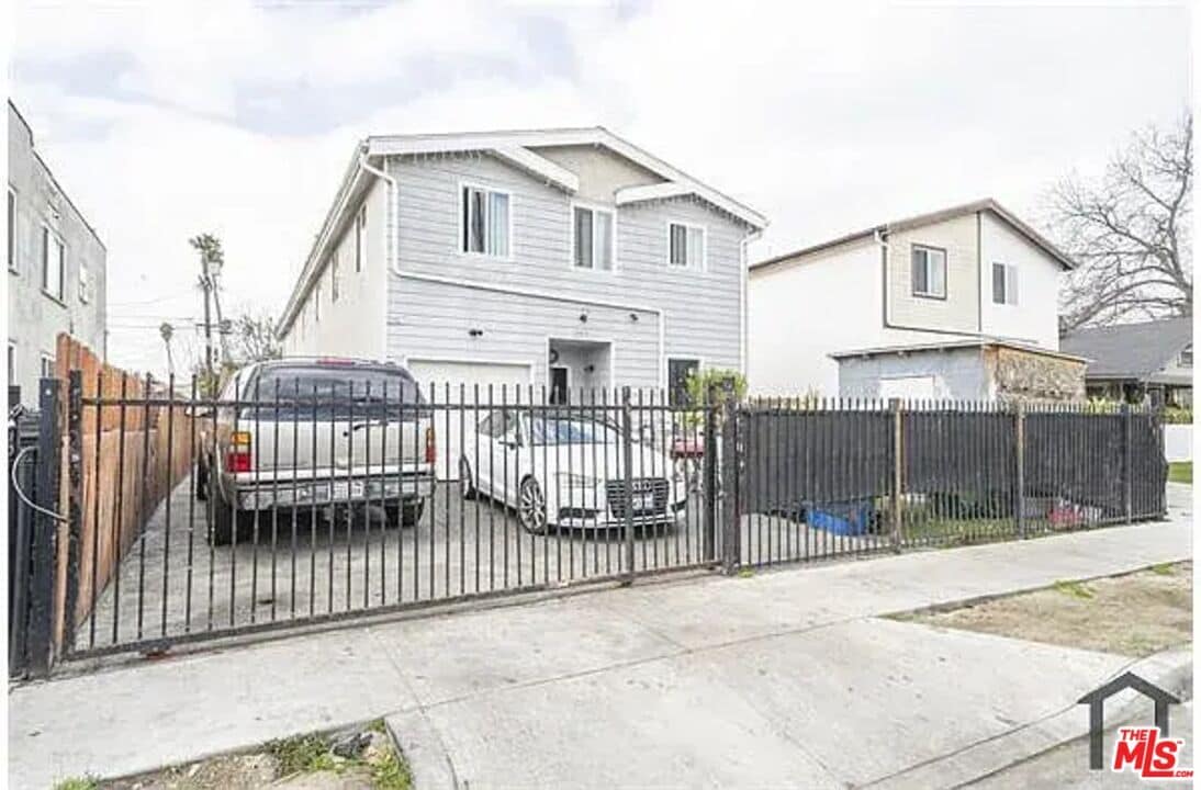 Primary Photo - 5917 Denver Ave
