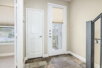 Building Photo - 5227 Lillian St