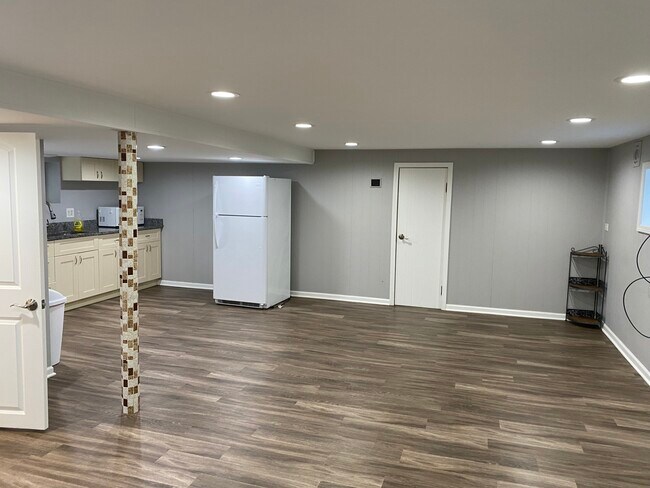 Building Photo - 5302 N Rutherford Ave