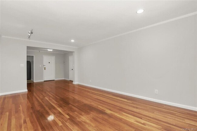 Foto del edificio - 19 Old Mamaroneck Rd