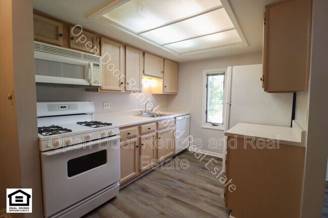 Building Photo - 15012 Tally Ho Dr