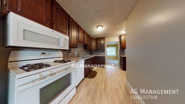 Building Photo - 163 Euclid St - Spacious 3Bed/1.5 Bath Mt....