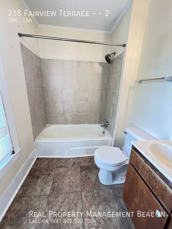 Building Photo - White River Juntion, 1 BR/1 BA $1450 inclu...