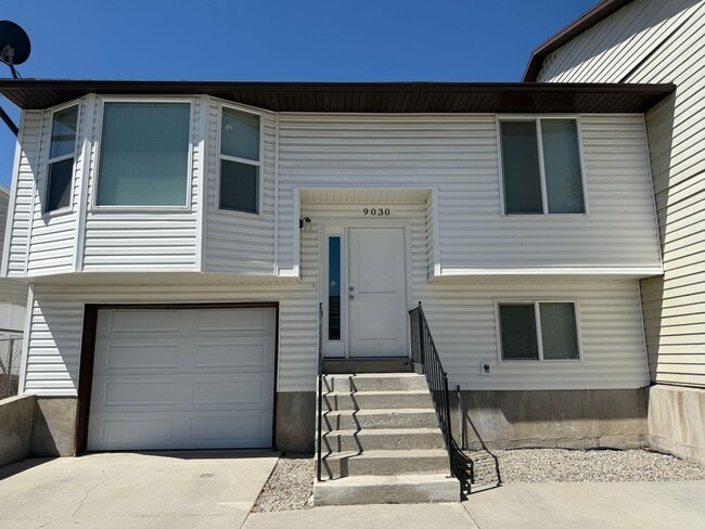 3 bedroom, 1 bath unit. Newly Remodeled. - 3 bedroom, 1 bath unit. Newly Remodeled. House