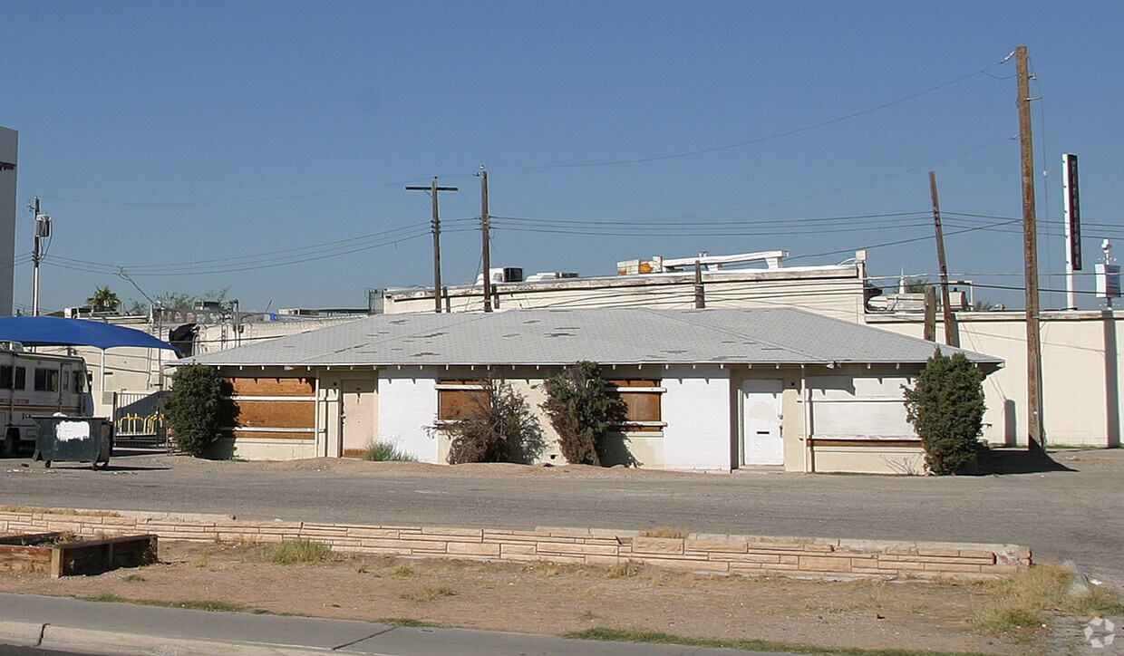 Primary Photo - 1710-1712 E Oakey Blvd