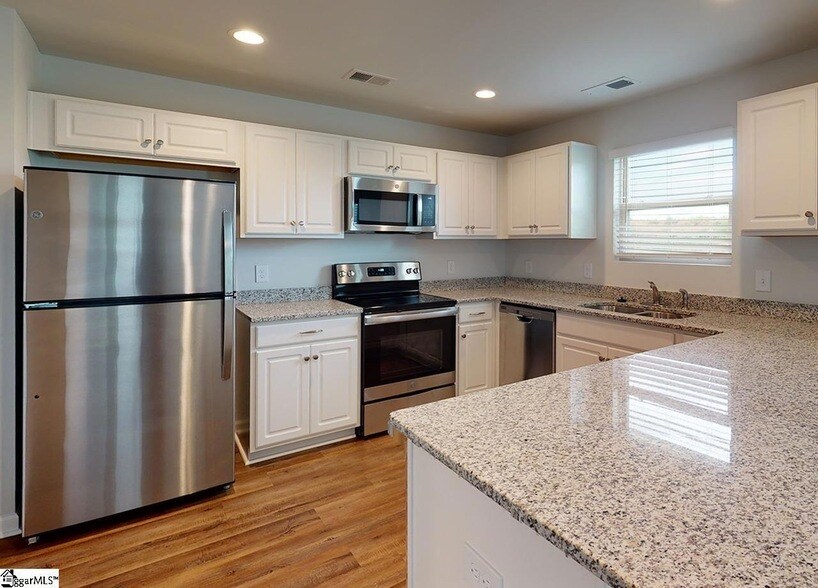 Foto del edificio - 443 Pollyanna Dr