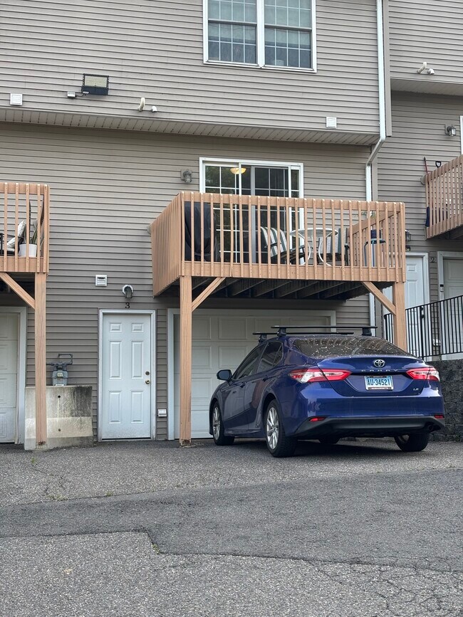 Foto del edificio - 108 Mohican Ave