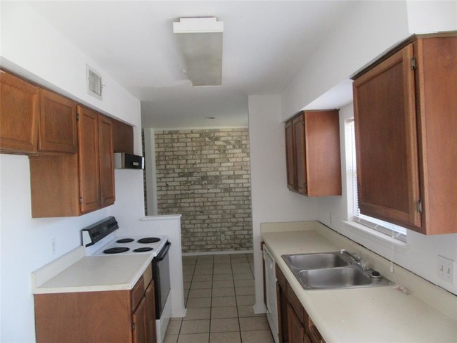 Building Photo - 6463 Cambridge Glen Dr