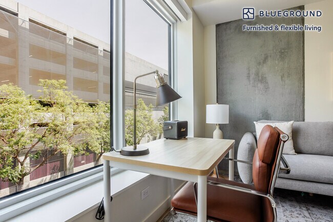 Foto del edificio - 6390 De Longpre Ave