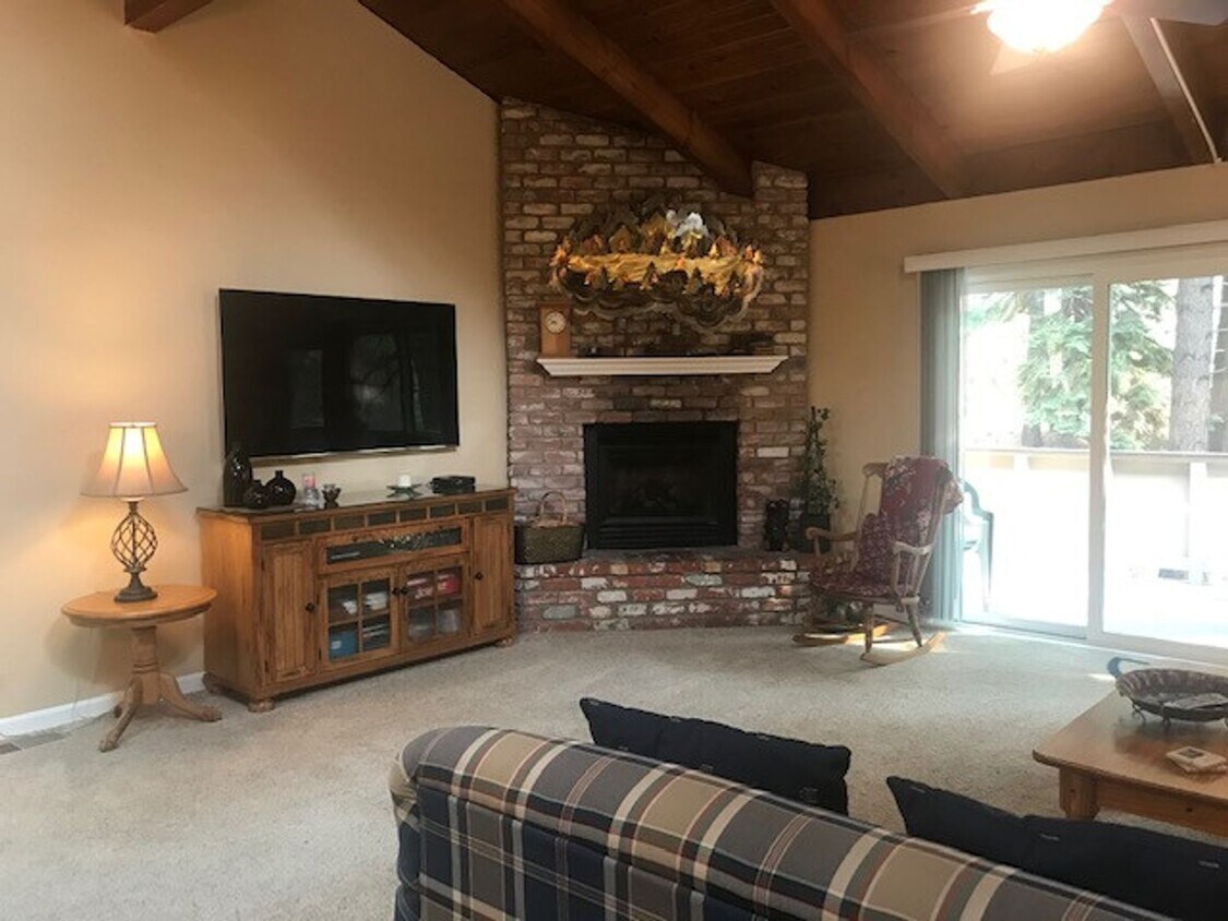 Primary Photo - Upgraded Mountain Condo