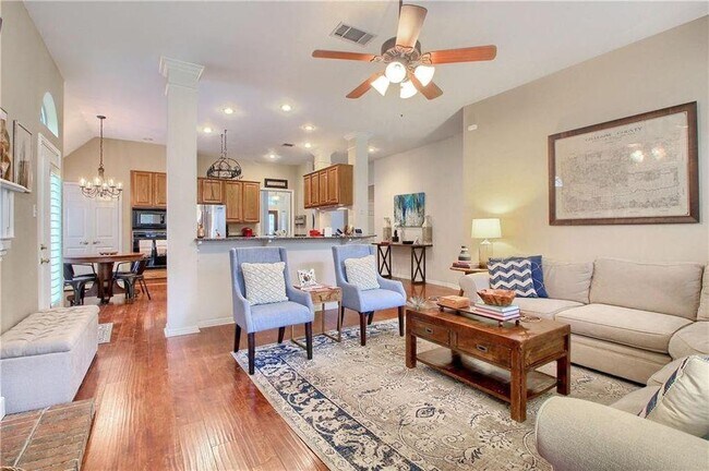 Foto del edificio - 7902 Isaac Pryor Dr