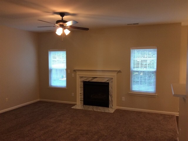 Foto del edificio - 6240 Red Clover Ln