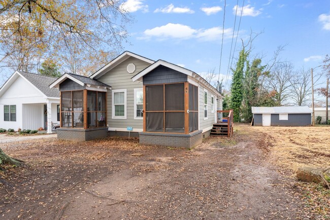 Building Photo - Charming 1 Bedroom, 1 Bath Home Minutes Fr...