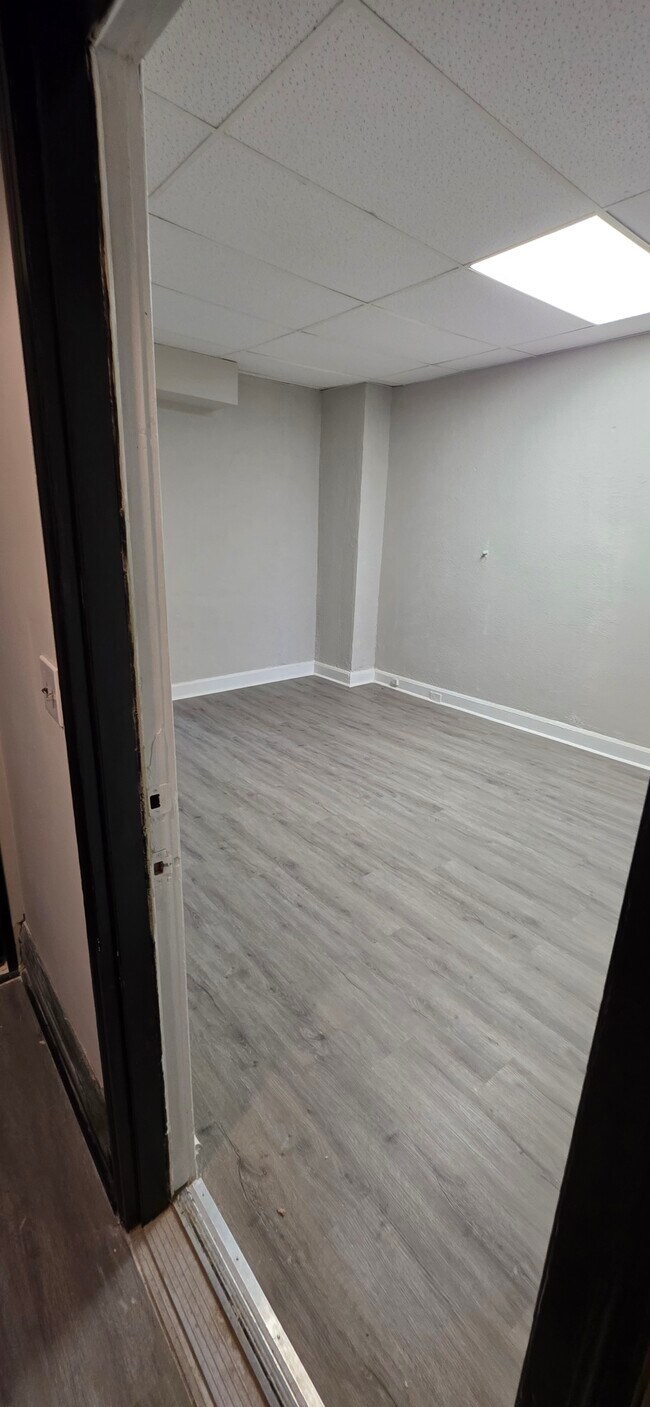 Foto del edificio - 1513 Edmondson Ave