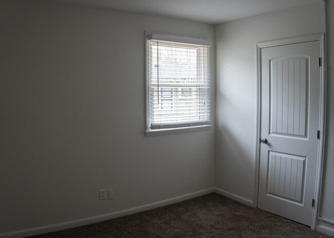Foto del edificio - 200 glenrose ct