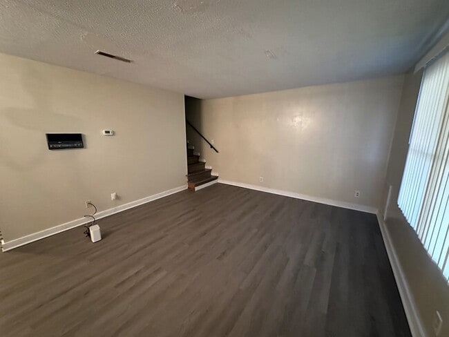 Building Photo - 827A Springfield Rd