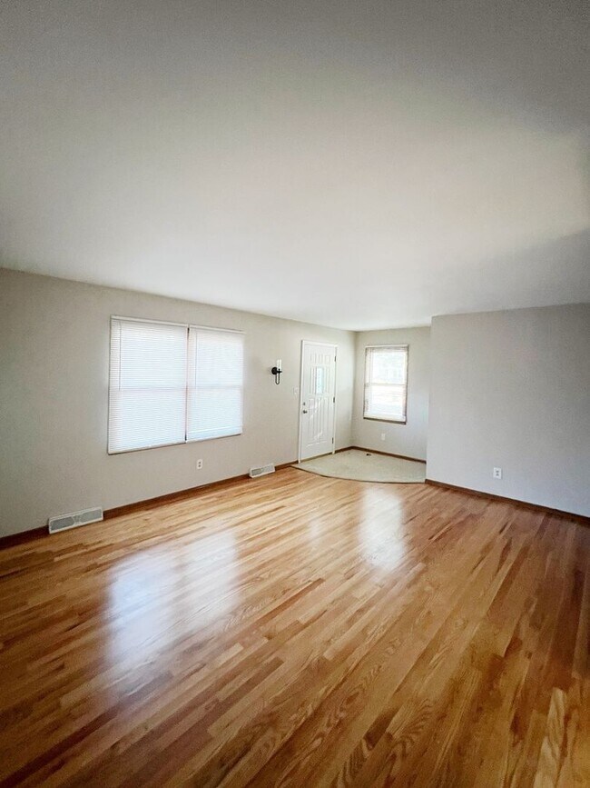 Foto del edificio - COMING SOON: Beautifully Updated Home in t...