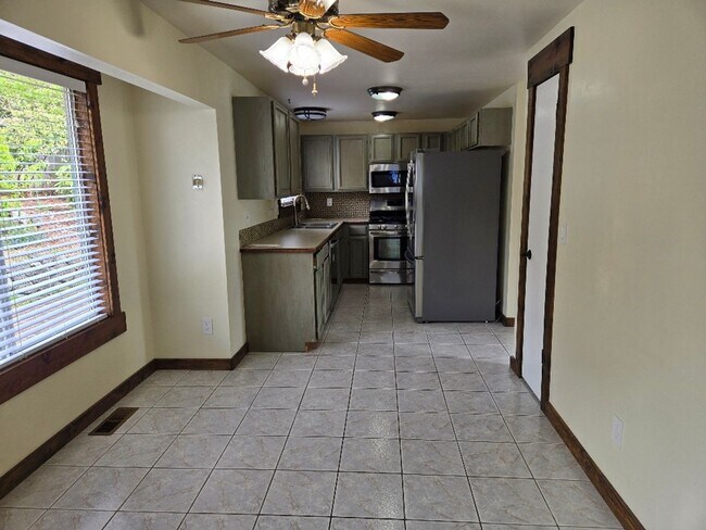 Foto del edificio - 13502 Eldridge Pl NW