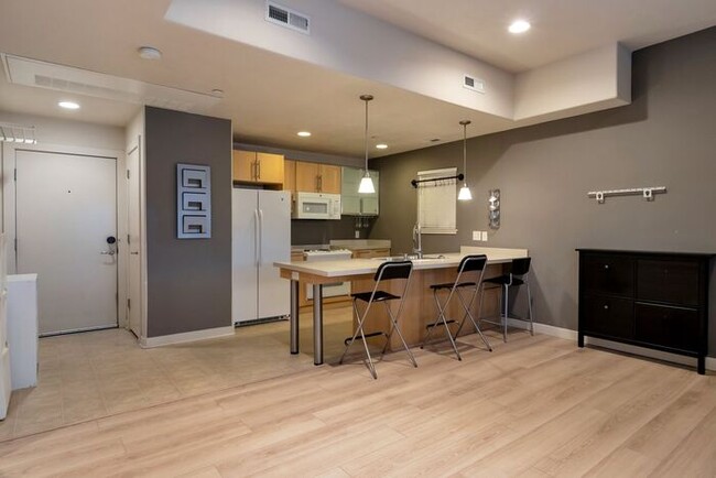 Foto del edificio - Secure + Trendy Salt Lake City Condo at a ...