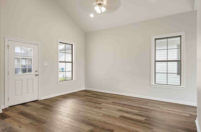 Building Photo - 105 Santa Marta Dr