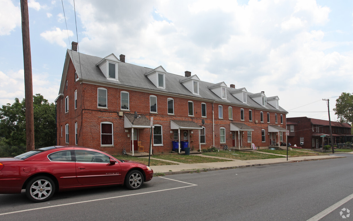 Primary Photo - 400-410 N Prospect St