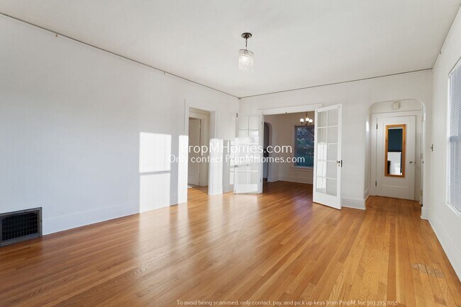 Building Photo - Charming One Bedroom Duplex in SE!