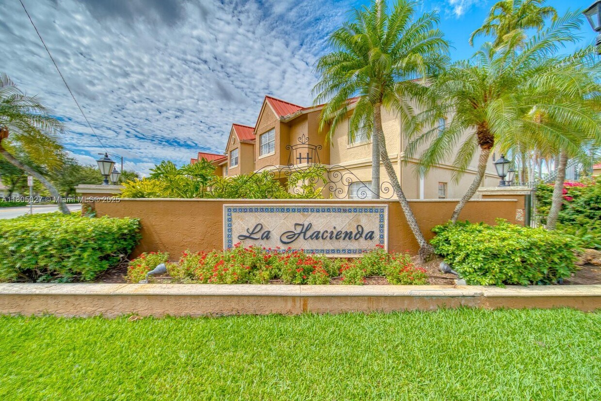 Foto principal - 18326 NW 68th Ave