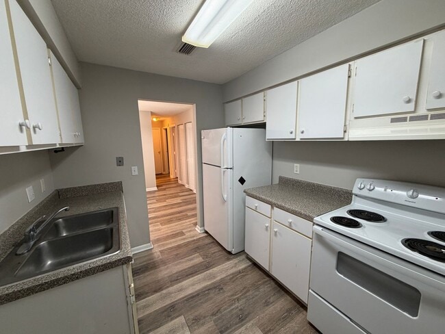 Building Photo - 850 Mallery St