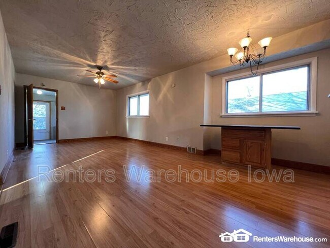 Building Photo - 2614 Woodland Ave